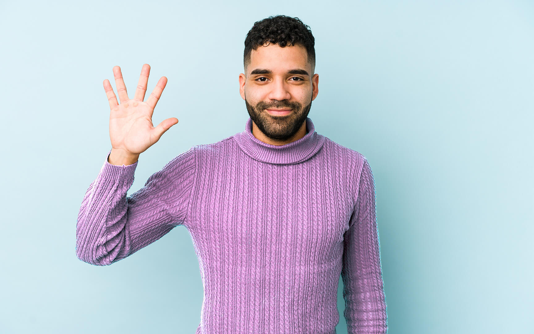 person holding 5 fingers up