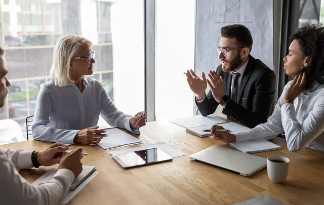 Napsauttamalla tästä saat lisätietoja Unit4 S2P:n hyödyistä vaatimustenmukaisuudesta vastaaville tiimeille