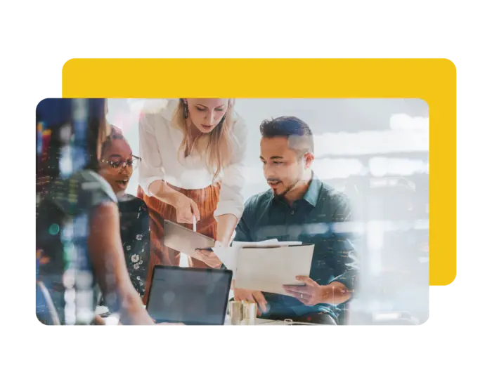 Personer som arbetar med Unit4 FP&A Risk Management