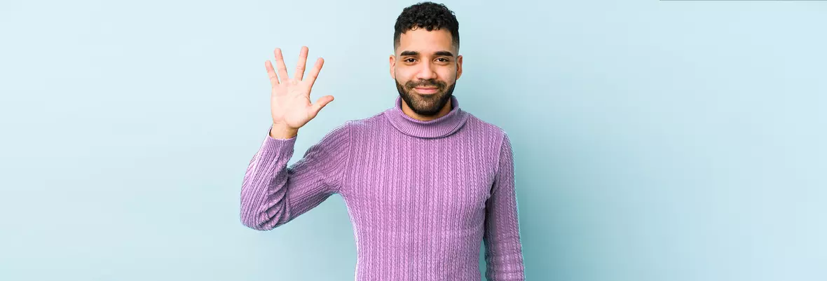 person holding 5 fingers up